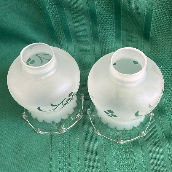 Vintage Frosted Glass Lamp Shade Globe Grape Design Ruffled Top Rim - Picture 9 of 12